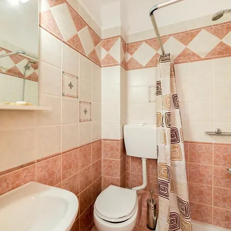 Doretta Villa *